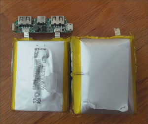 図2.LiPo電池セルと基板