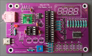 図09.ICソケットとコンデンサのハンダ付け