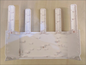 図06.分割した筐体前面側