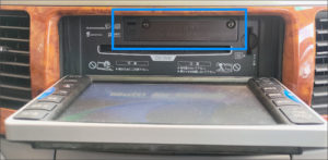 図02.チルトダウンしてHDD視認