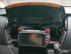 図06.カーナビユニット引き出し