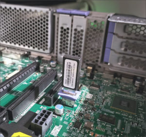 図01.VMware ESXi USBスティック